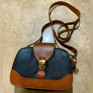 Dooney & Bourke Crossbody Clutch 🦆